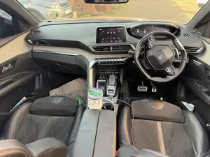 Peugeot 3008 2018 Red