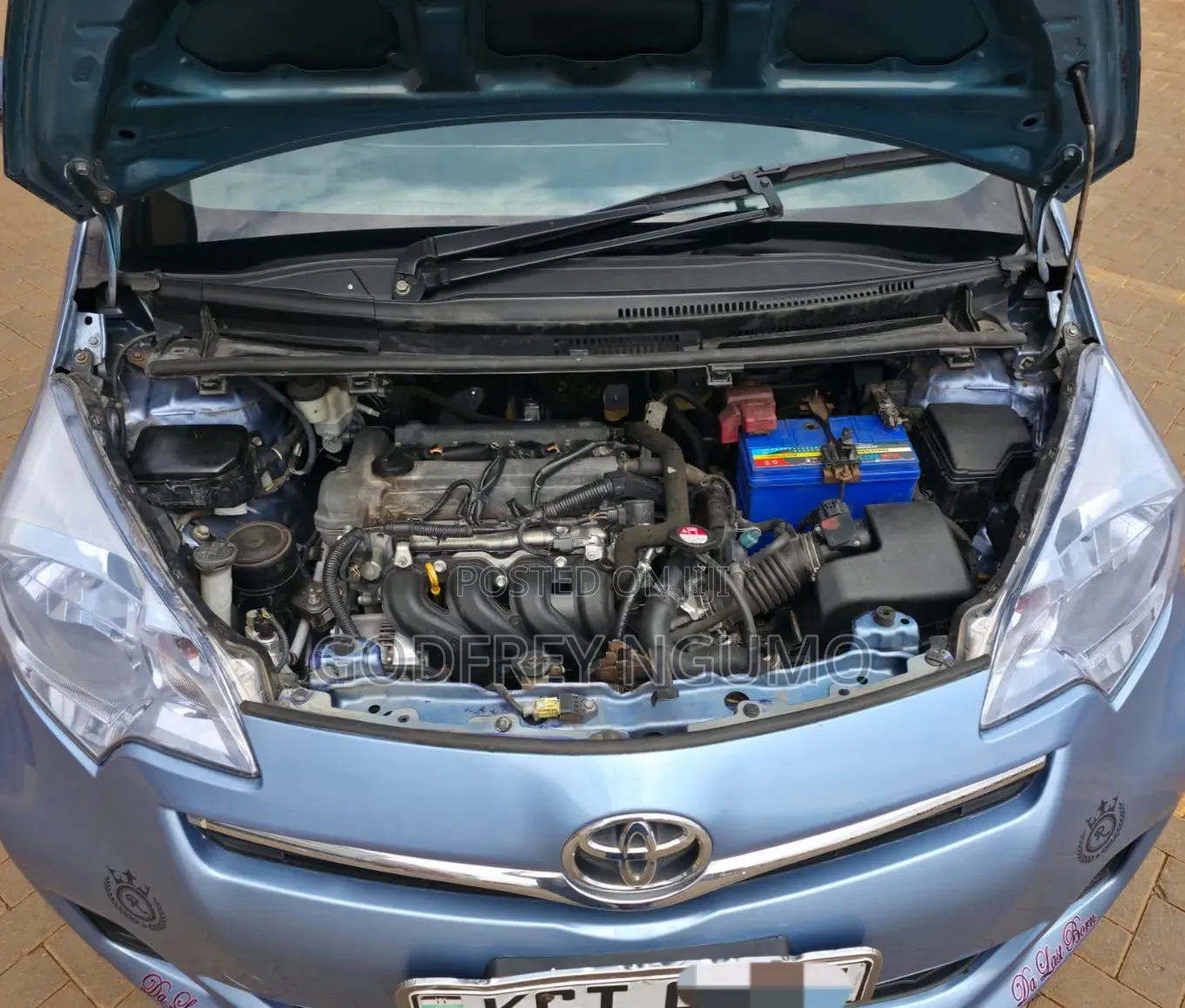 Toyota Ractis 2012 Blue