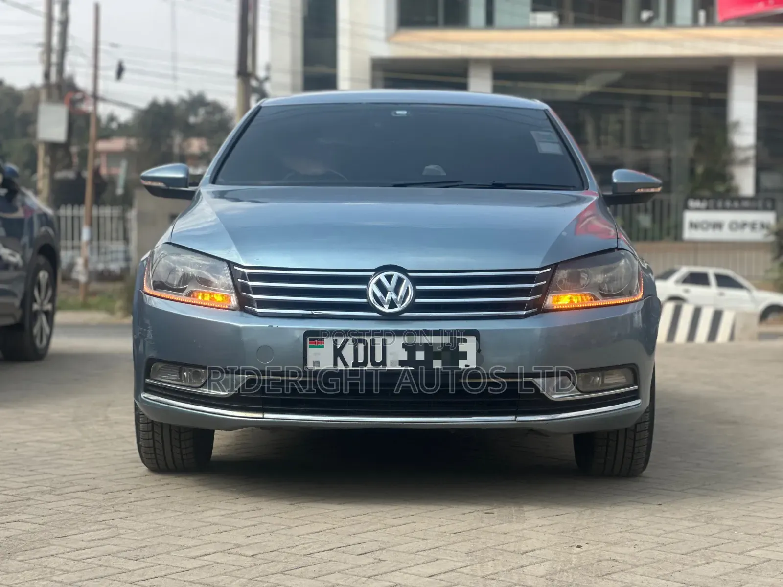 Volkswagen Passat 2013 Blue