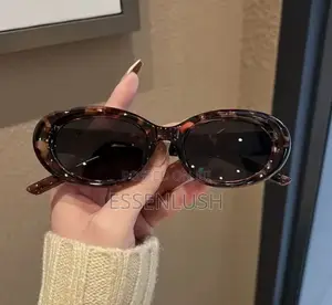 Glossy Black Thick-Frame Oval Sunglasses (Brand New Comes With Case)