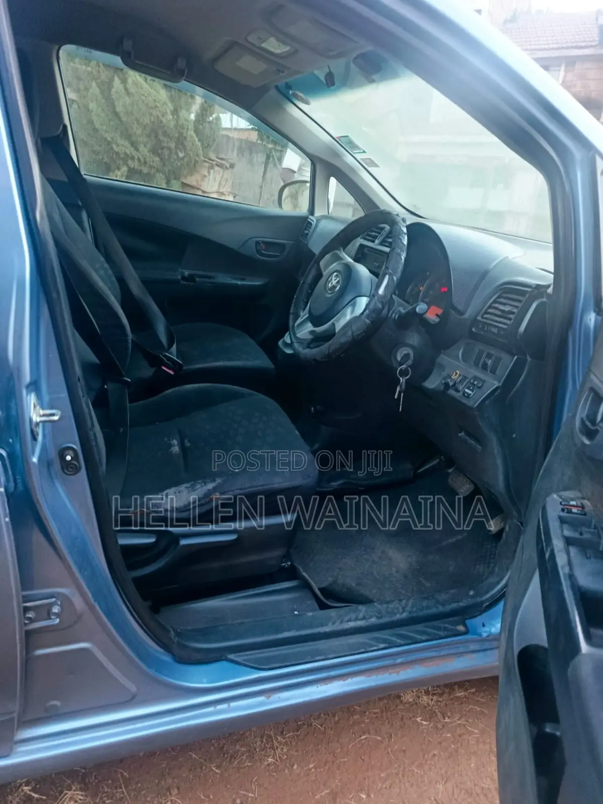 Toyota Ractis 2011 Blue