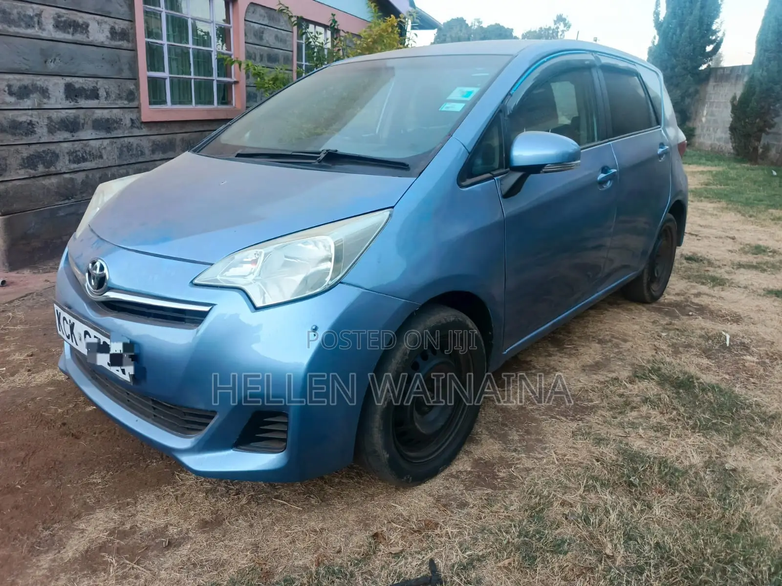 Toyota Ractis 2011 Blue