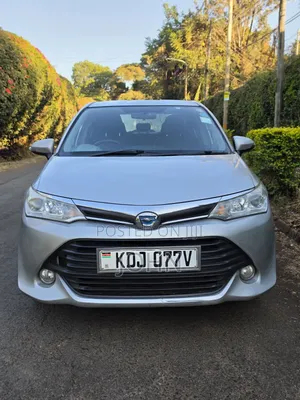 Toyota Axio 1.5 Hybrid 2WD 2015 Silver
