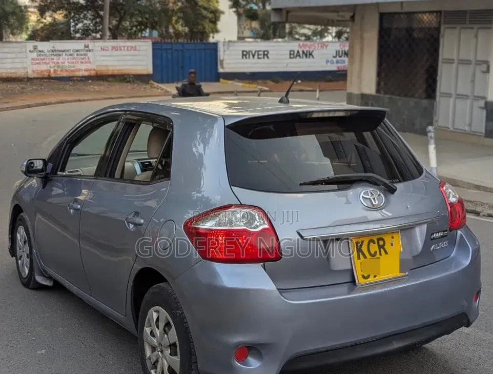 Toyota Auris 2011 Blue