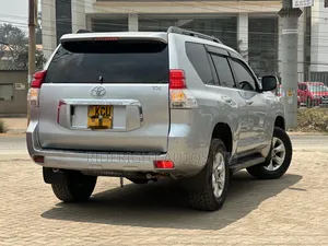 Toyota Land Cruiser Prado 2012 Silver