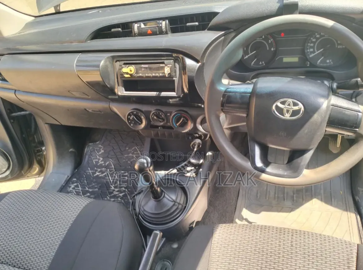 Toyota Hilux 2021 Brown