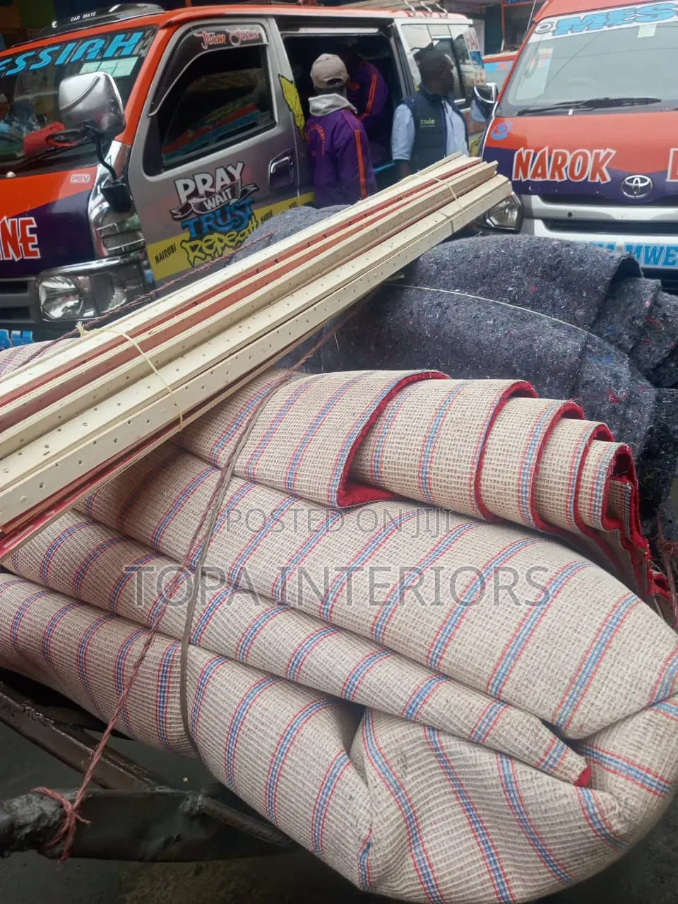 Warm Living Room Floor Insulation Wall to Wall Red Carpets