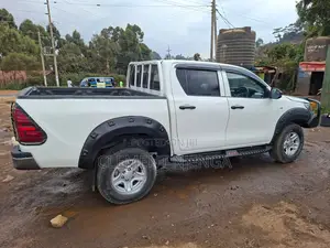 Toyota Hilux Revo Double Cab Deisel 2.4 AWD 2017 White