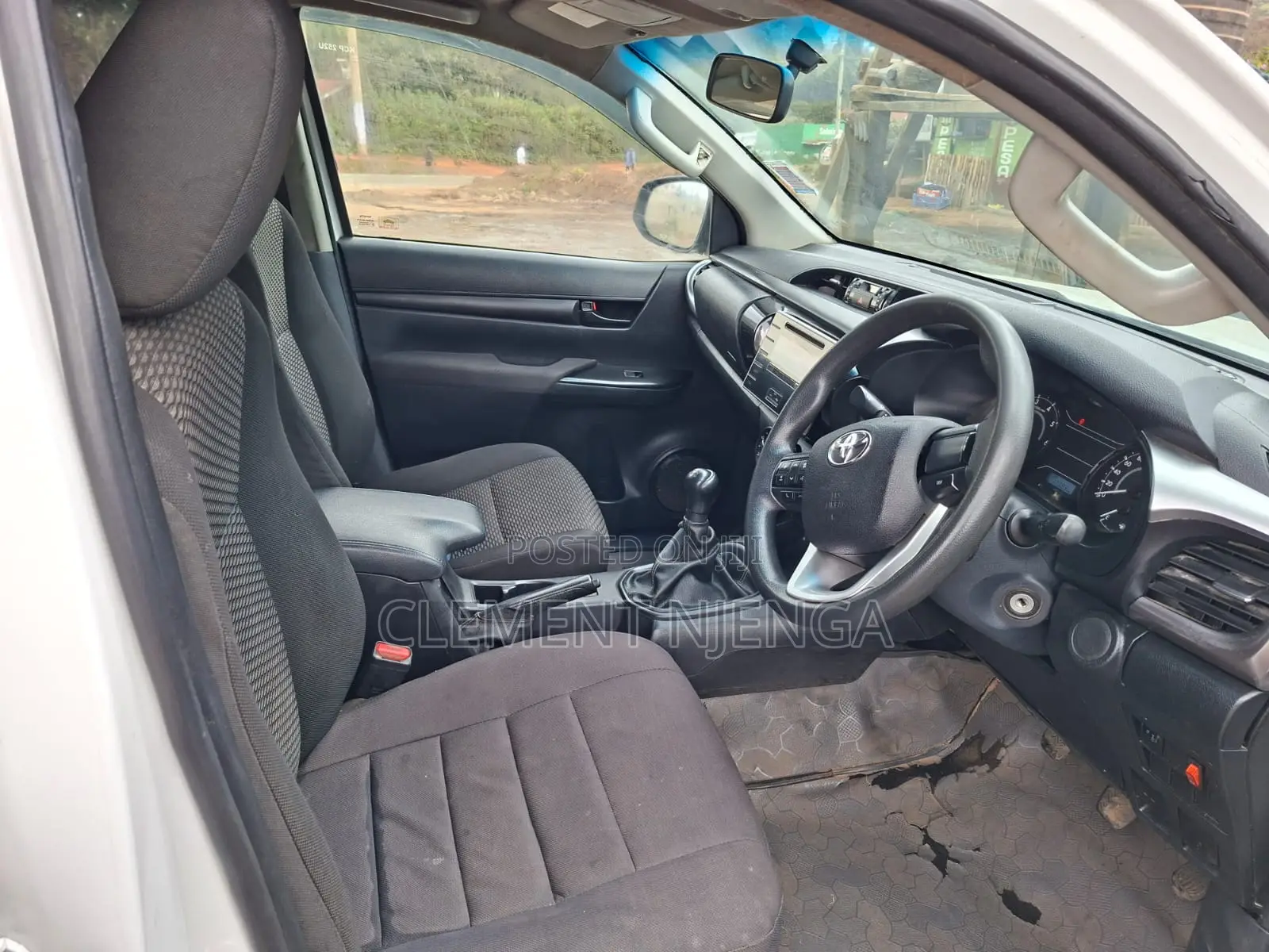 Toyota Hilux Revo Double Cab Deisel 2.4 AWD 2017 White