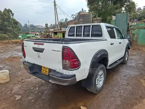 Toyota Hilux Revo Double Cab Deisel 2.4 AWD 2017 White