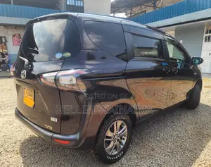Toyota Sienta 2017 Black