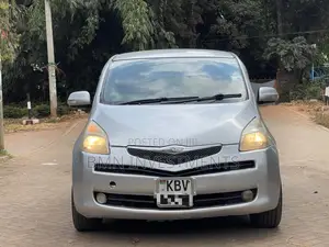 Toyota Ractis 1.5 FWD 2006 Silver