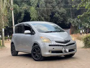 Toyota Ractis 1.5 FWD 2006 Silver