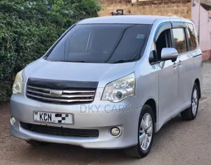 Toyota Noah 2011 Silver