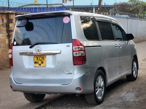 Toyota Noah 2011 Silver