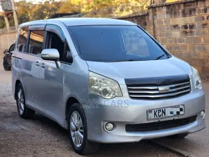 Toyota Noah 2011 Silver