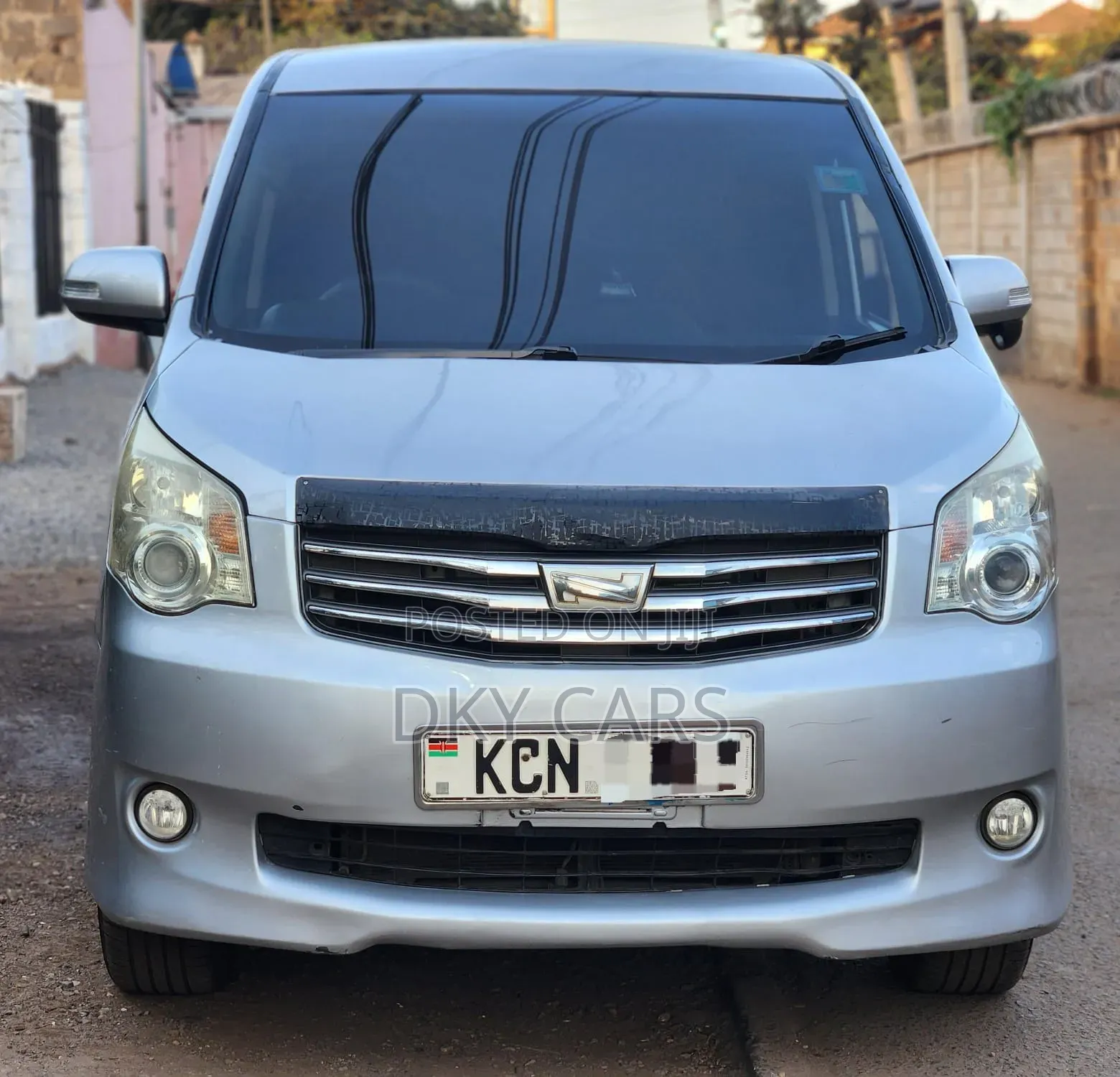 Toyota Noah 2011 Silver