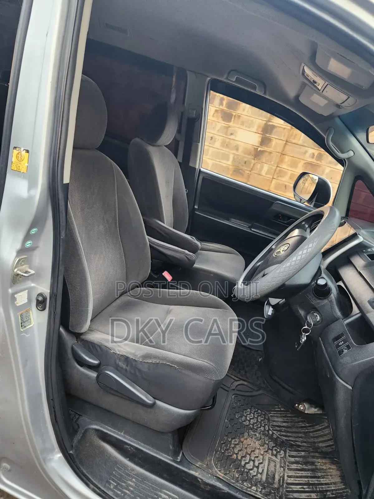 Toyota Noah 2011 Silver