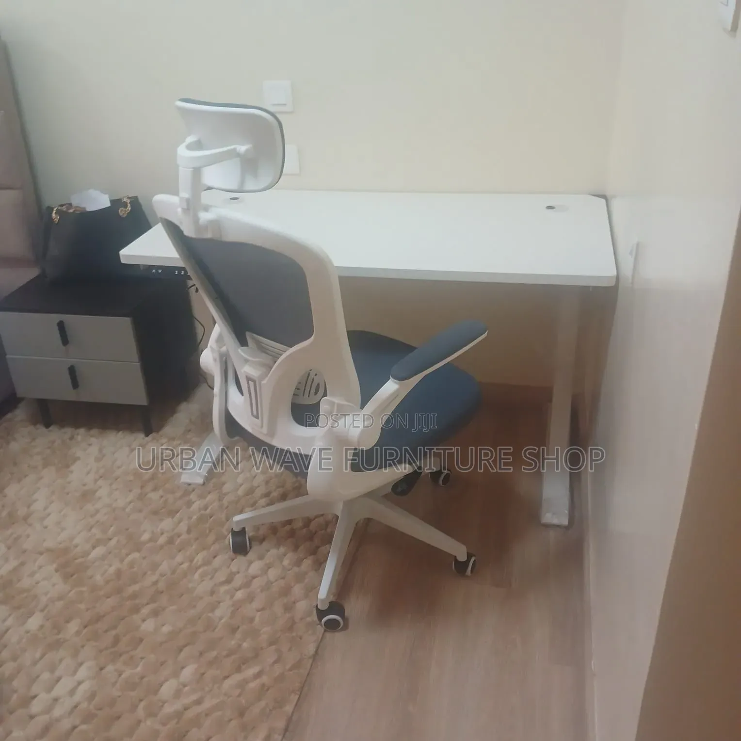 Executive Office Computer Setup Furnitures