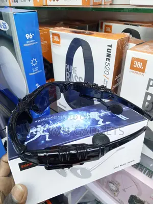 Bluetooth Sports Sunglasses With Integrated Speakers and Microphone