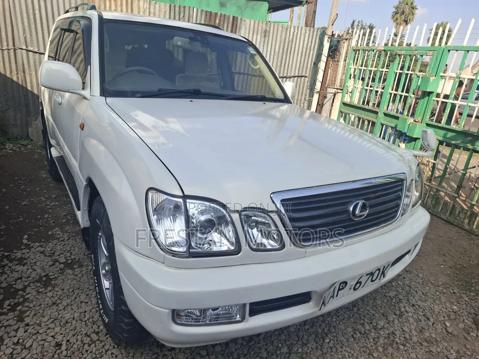 Lexus LX 470 AWD 2002 White