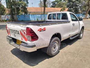 Toyota Hilux 2021 Off white