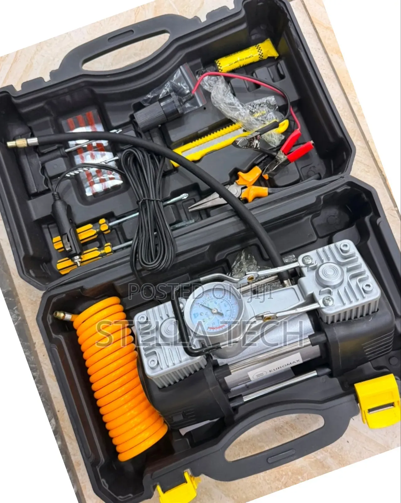 Portable 2-Cylinder Portable Air Compressor With Tools