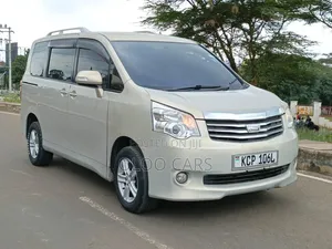 Toyota Noah 2011 Silver