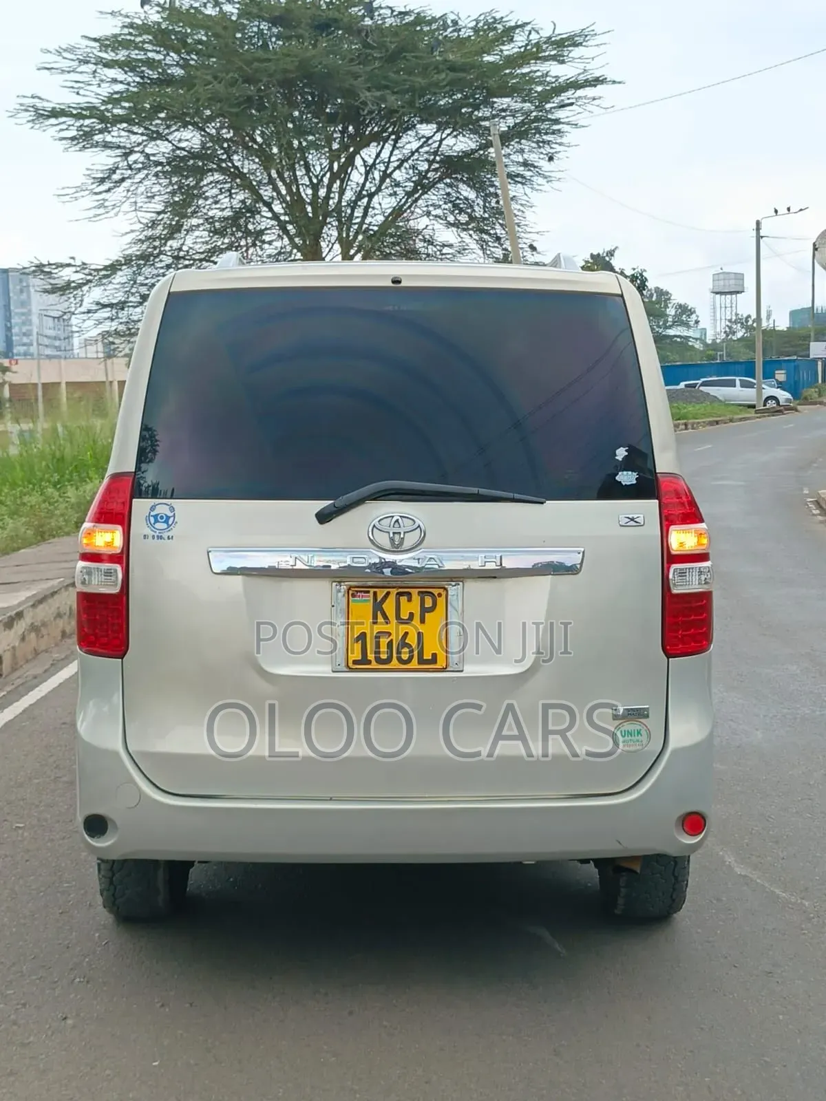 Toyota Noah 2011 Silver