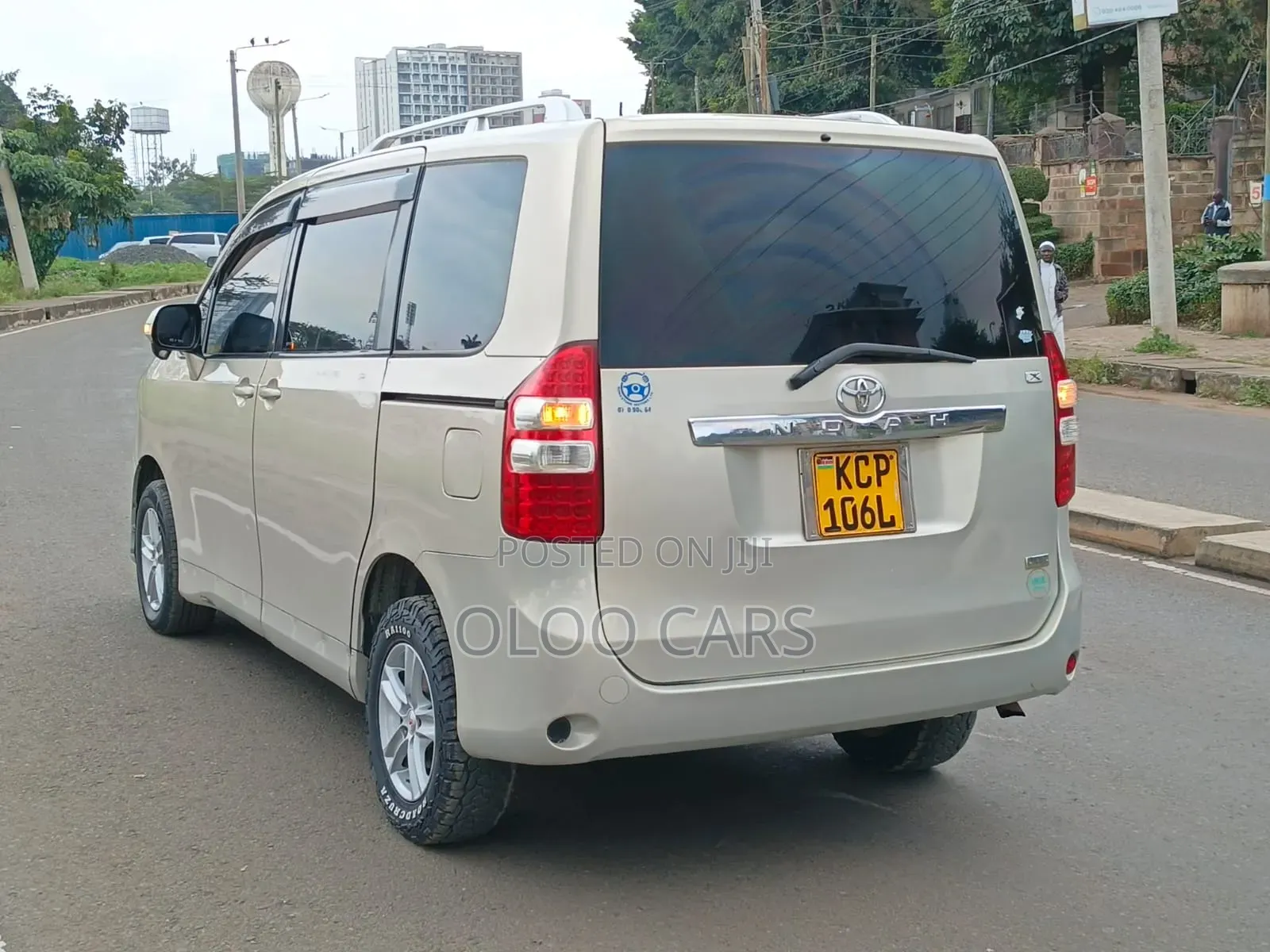 Toyota Noah 2011 Silver