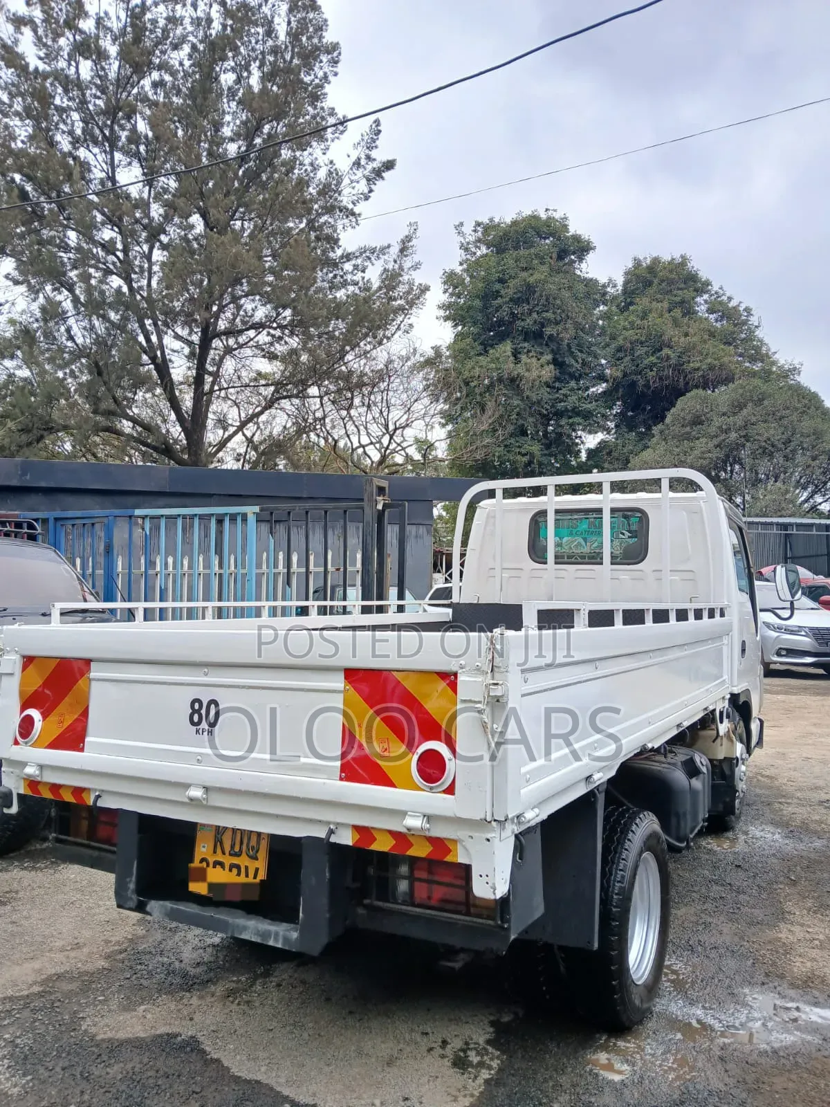 Isuzu ELF Truck 2016 White