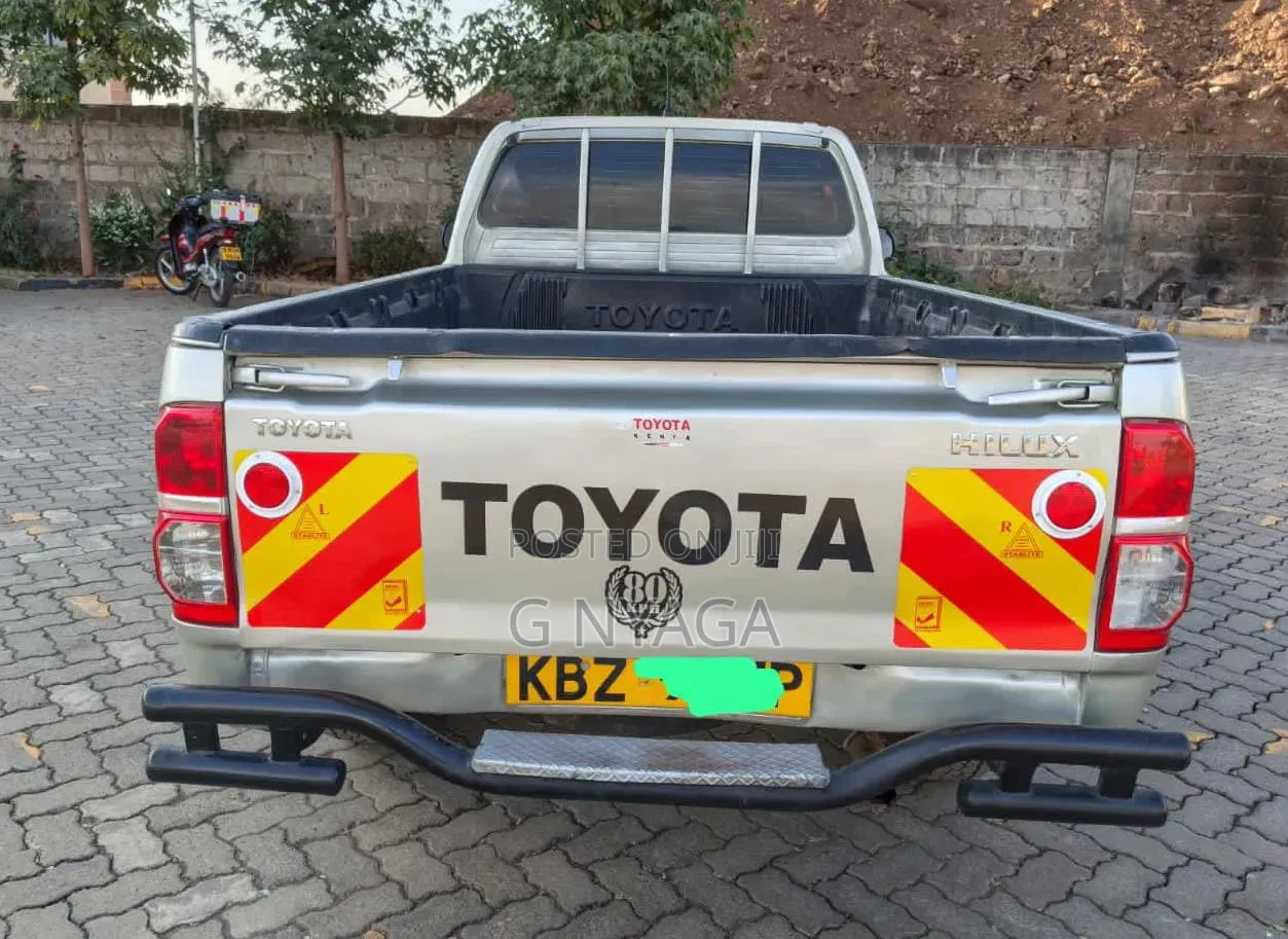 Toyota Hilux 2014 Silver