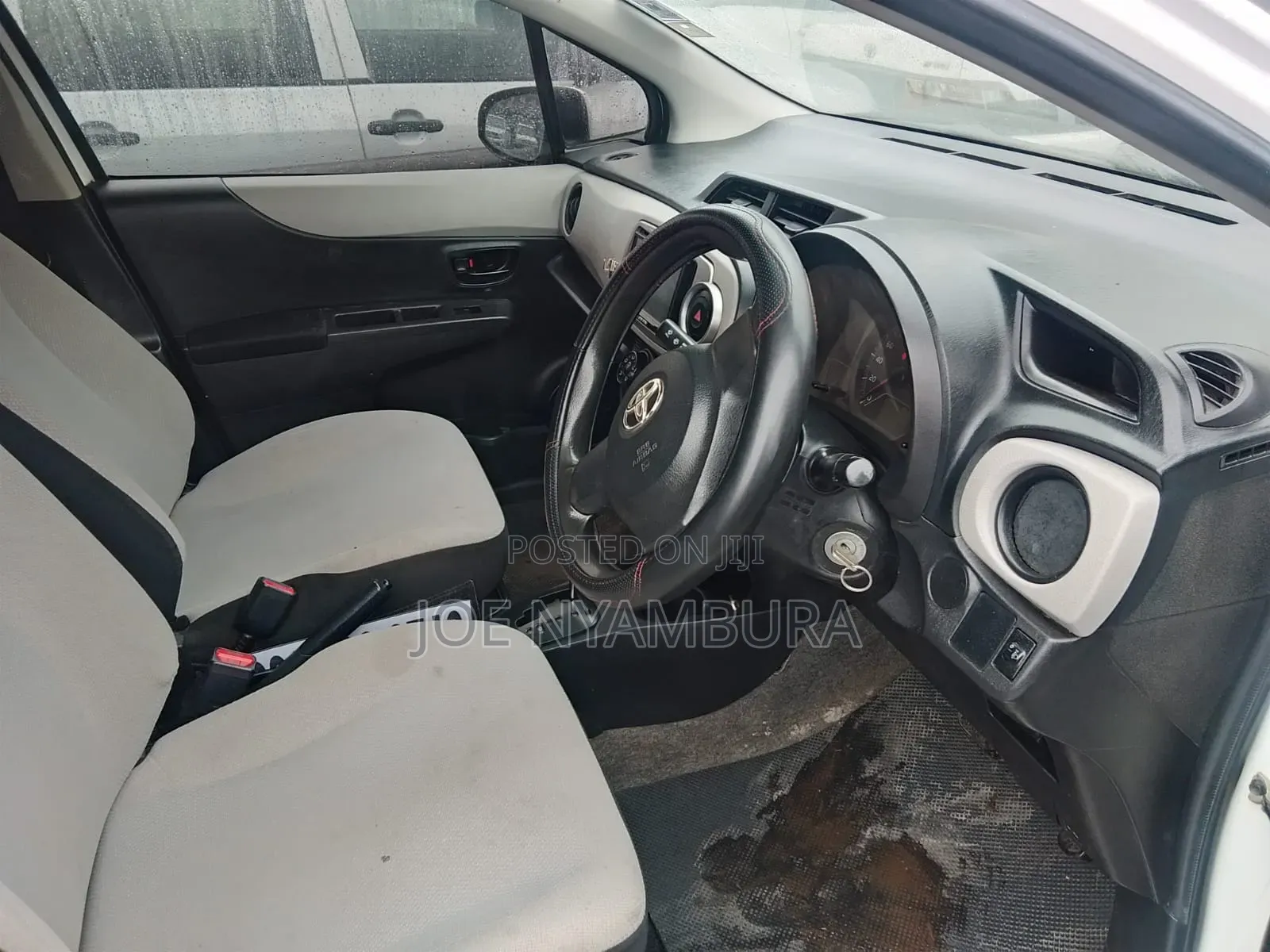 Toyota Vitz 2012 White
