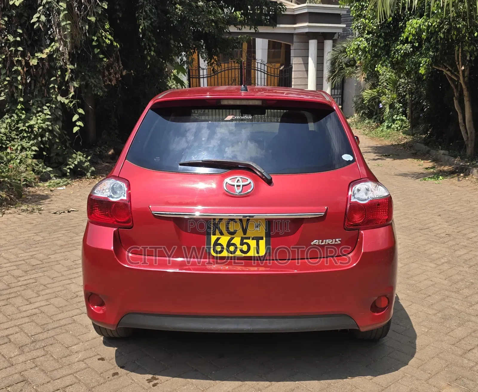 Toyota Auris 2012 Red