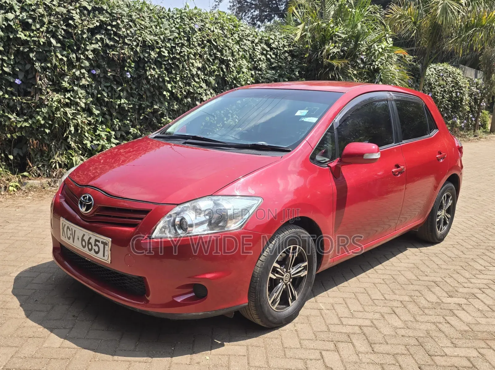 Toyota Auris 2012 Red