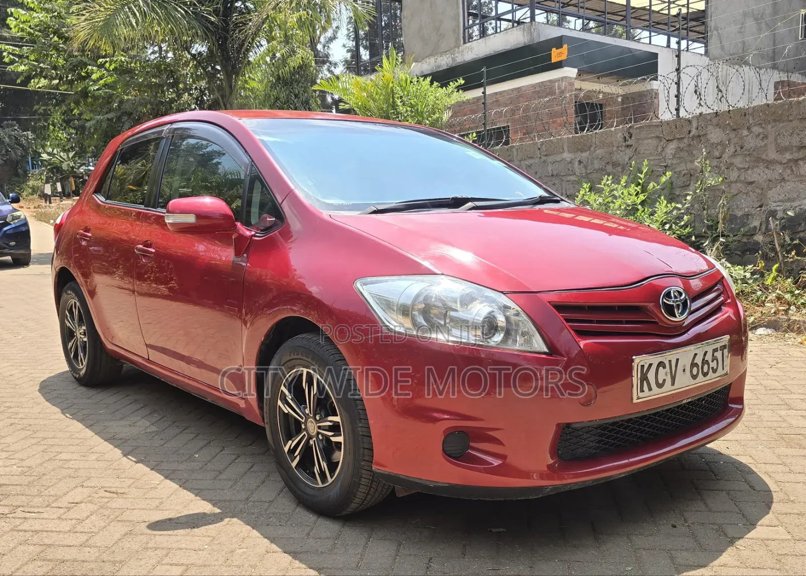 Toyota Auris 2012 Red