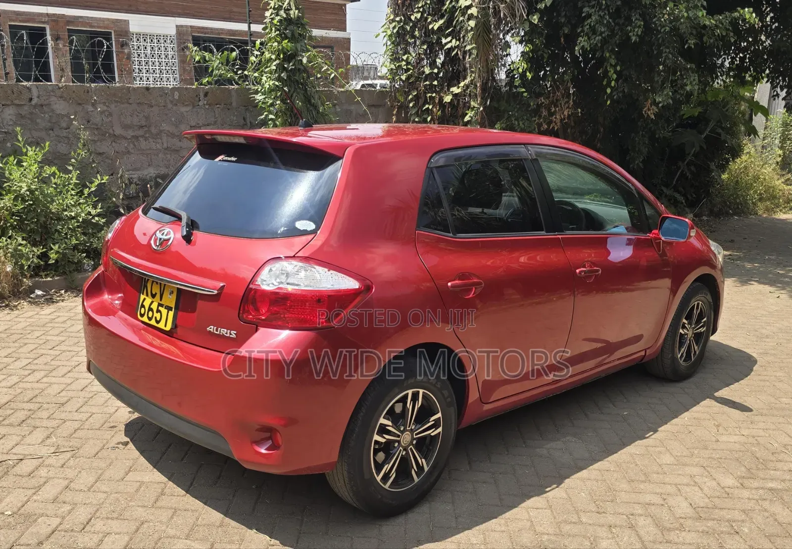 Toyota Auris 2012 Red