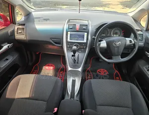 Toyota Auris 2012 Red