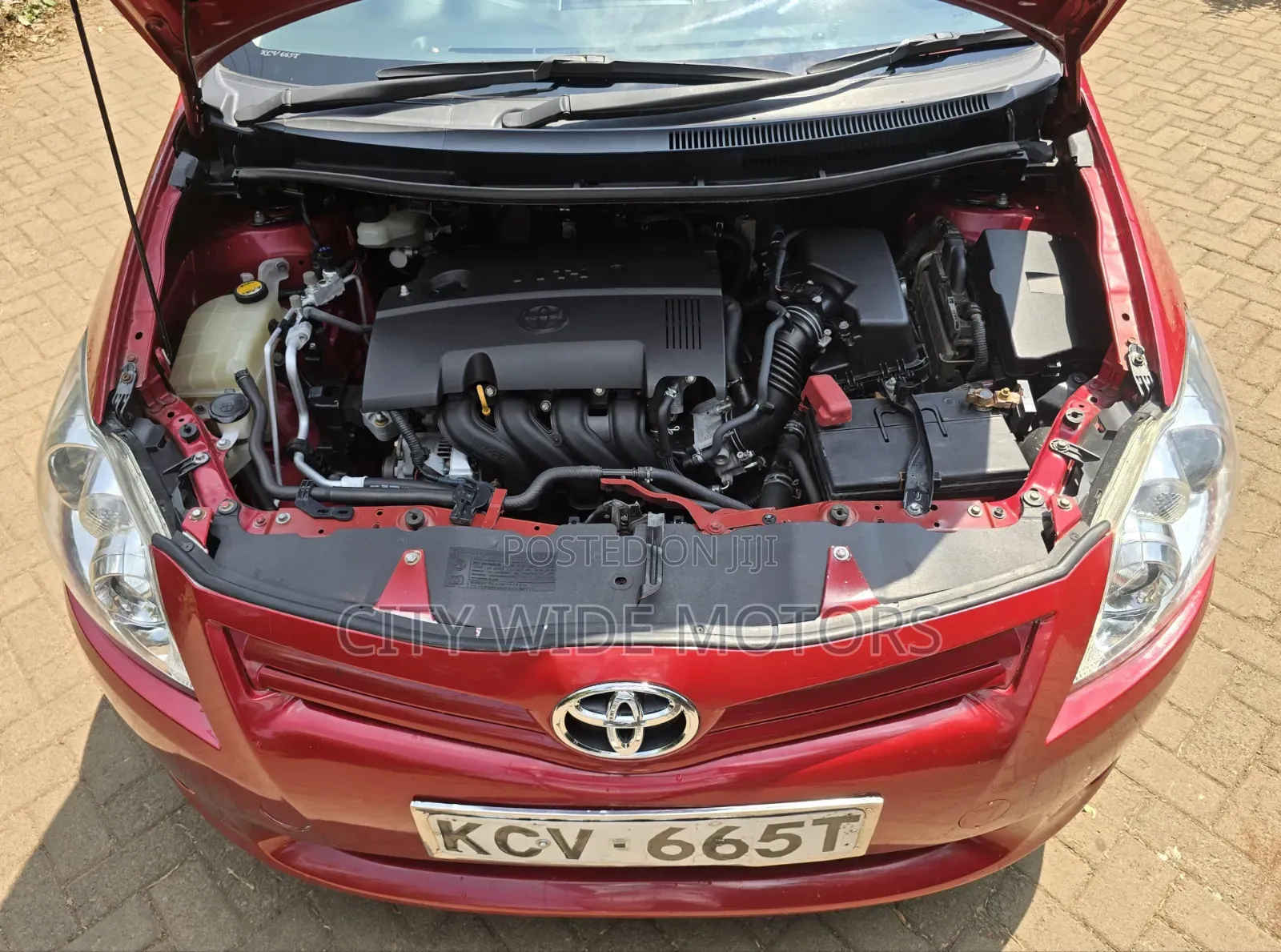 Toyota Auris 2012 Red