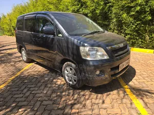 Toyota Noah 2003 Gray