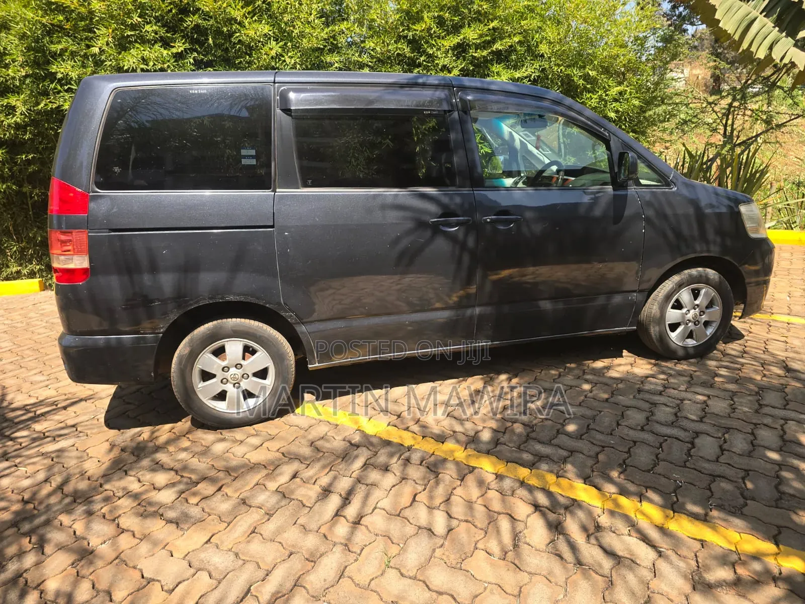 Toyota Noah 2003 Gray