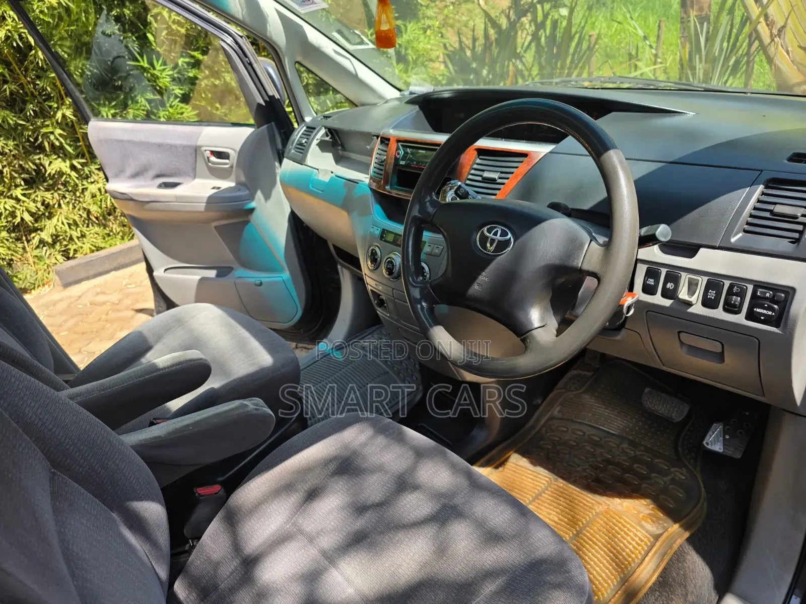 Toyota Noah 2005 Gray