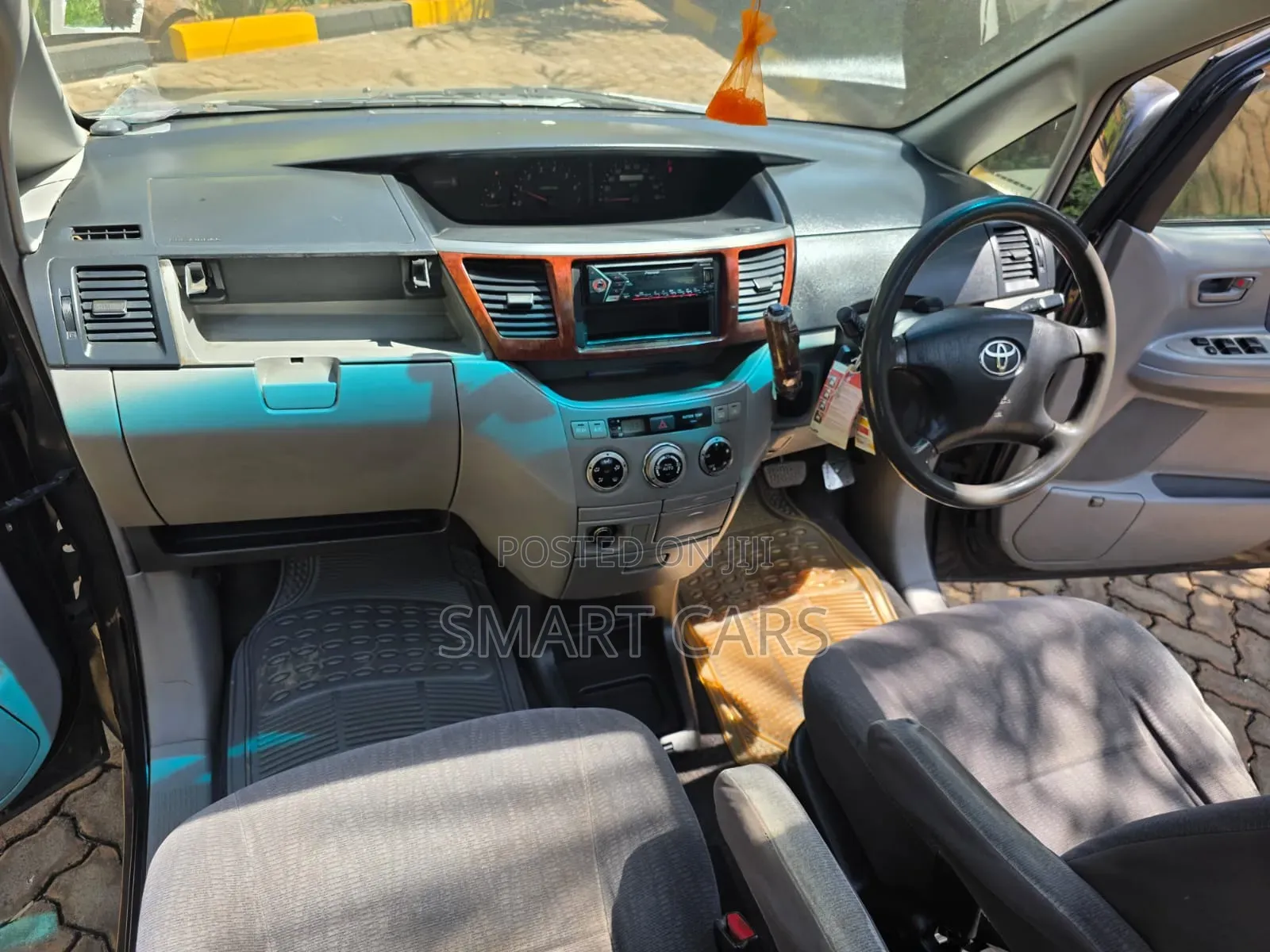 Toyota Noah 2005 Gray