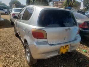 Toyota Vitz 2000 Silver