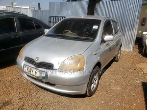 Toyota Vitz 2000 Silver