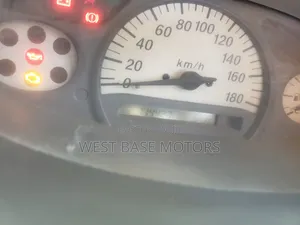 Toyota Vitz 2000 Silver