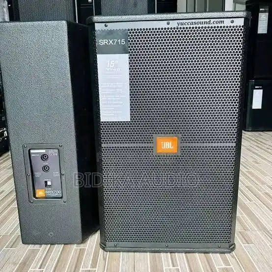 JBL SRX715 15" Two-Way Passive Professional Loudspeakers