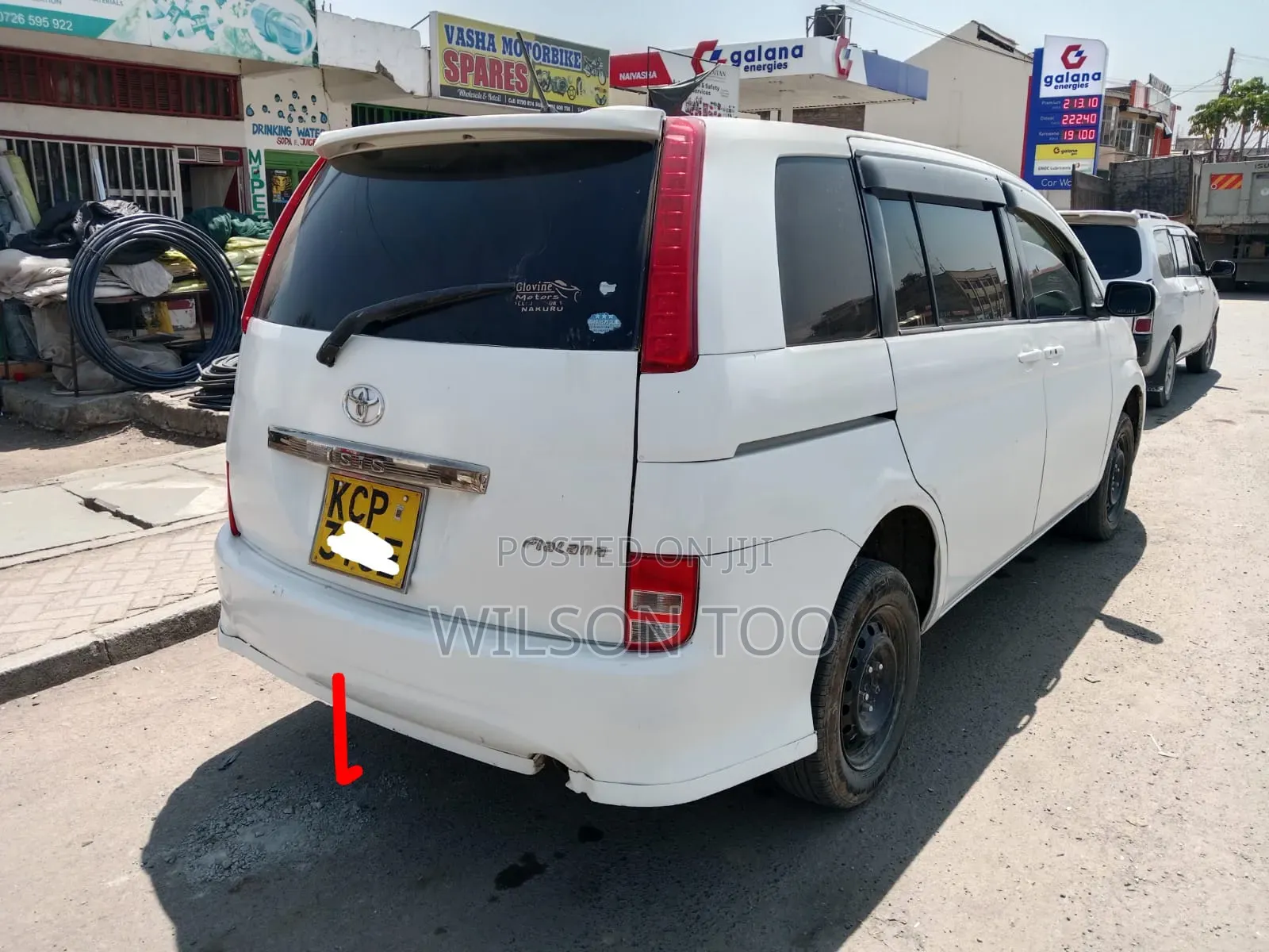 Toyota ISIS 2013 White