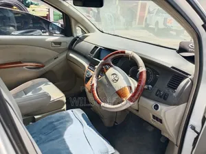 Toyota ISIS 2013 White