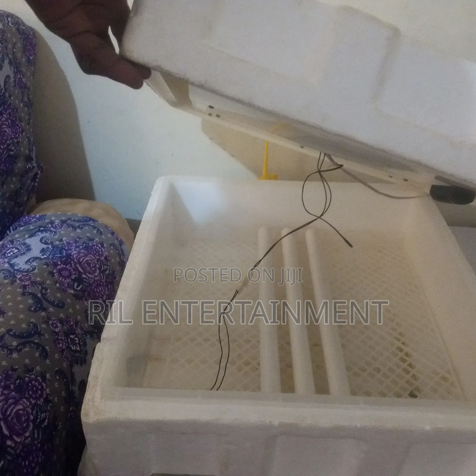 64 Eggs Automatic Incubator